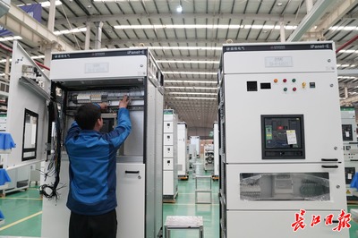 智能配電柜閃耀全球，盛隆電氣制造熱潮涌動